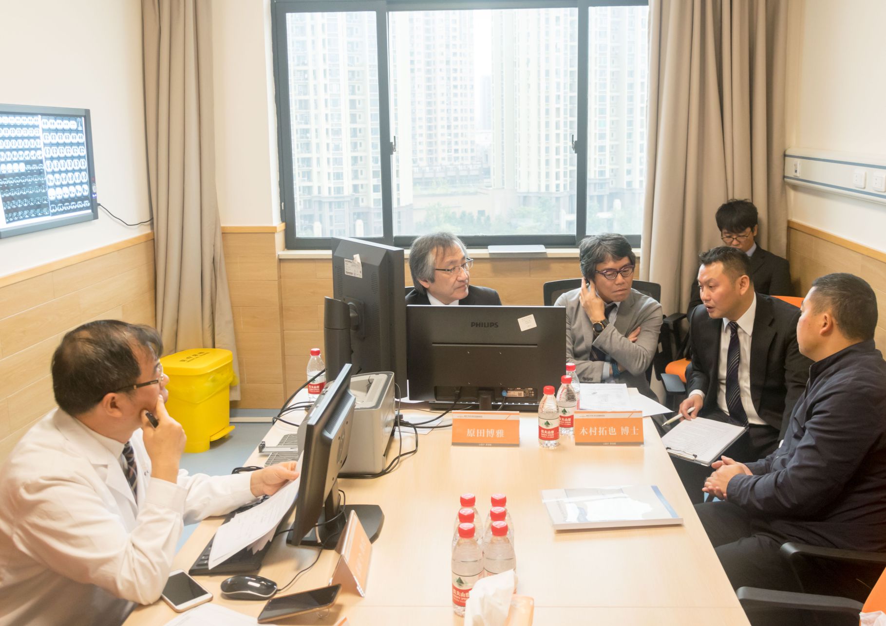 President Harada Hirohiko of Tokushukai Medical Group in Japan and Dr. Kimura Takuya came to the hospital to conduct a consultation on difficult cases of lung cancer.